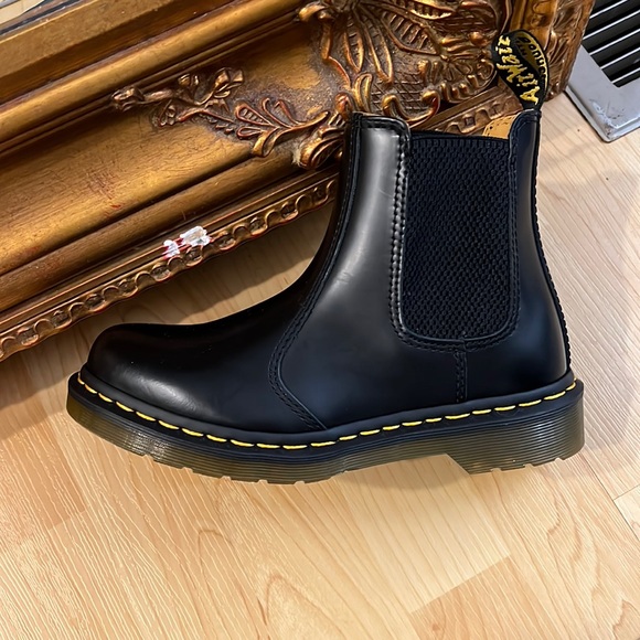 Dr. Martens Shoes - Dr. martens original Chelsea single shoe amputee